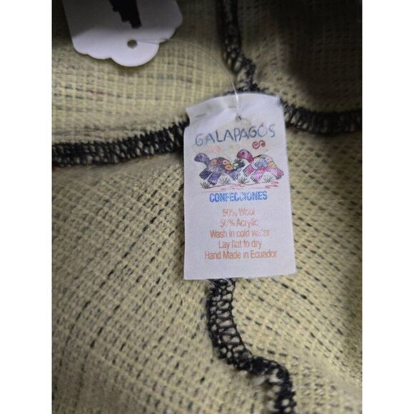 Hooded Fringe Poncho With Vibrant Geometric Patterns & Button Closure galopgos - Picture 5 of 9